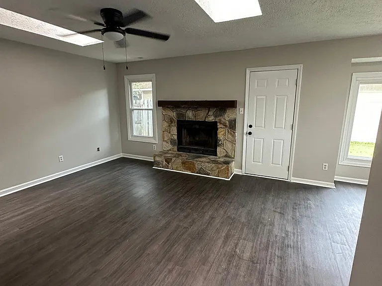 540 Auburndale Ln — Photo 4