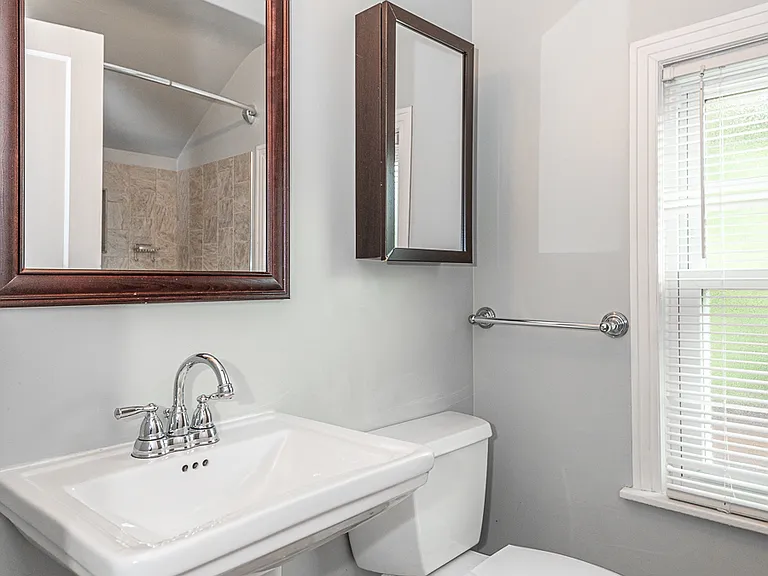 1104 Shadycrest Dr — Photo 15