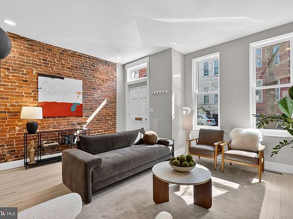 5th image of 654 Acker Pl NE