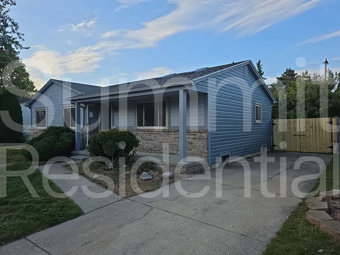 3 bed, 2.0 bath, 1094 sqft, $1,745 — Photo 3