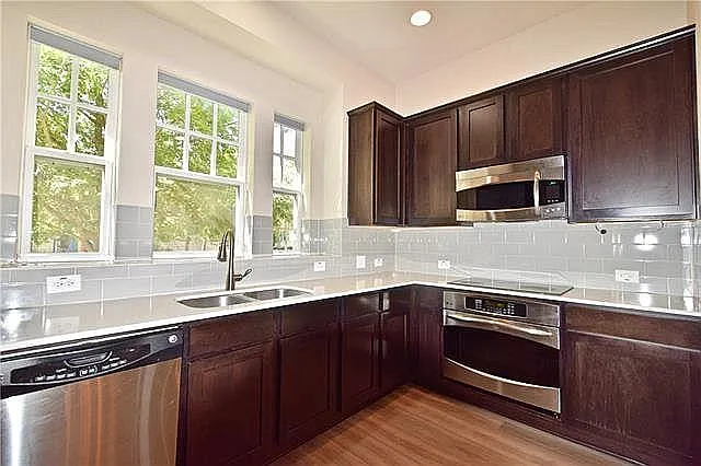 2229 Antone St — Photo 4