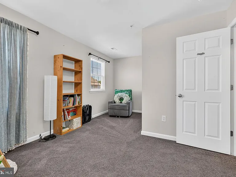 121 Polo Way — Photo 21