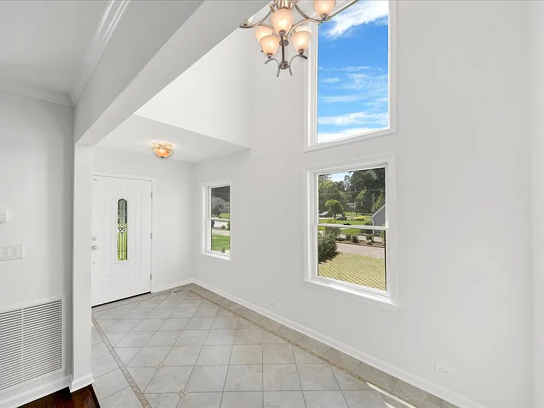20 Plymouth Rd — Photo 33