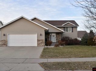 128 Lynx Ln, Mankato, MN 56001