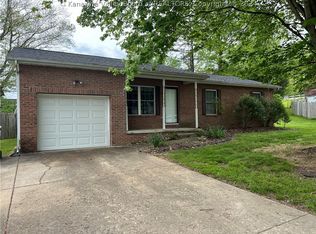 127 Hampton Ln, Hurricane, WV 25526