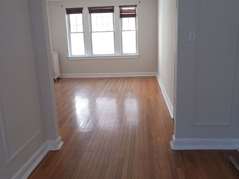 1st image of 4928 W Cuyler Ave #1S