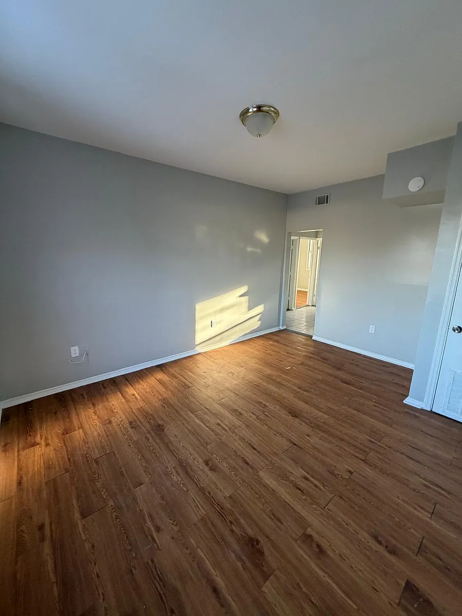 Building Photo - 724 Lyons Ave #2A