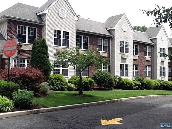 3rd image of 25 Crest St APT 210