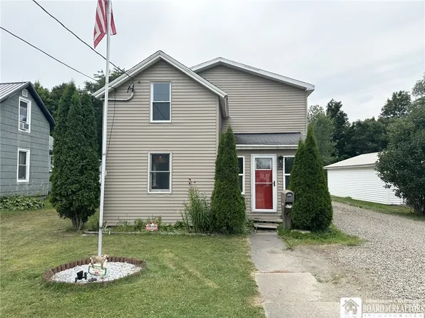 22 Larkin St, Randolph, NY 14772