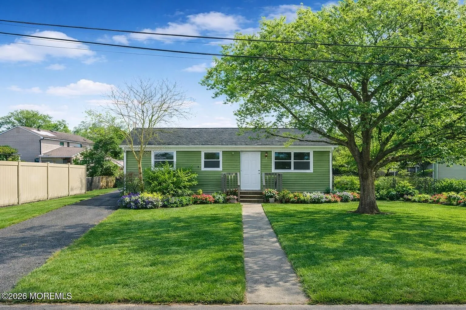 385 Delaware Drive photo 1