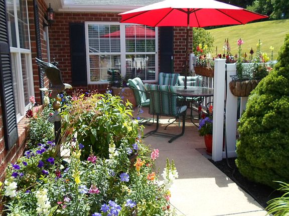 3rd image of 138 Woodbury Glen St Unit 138