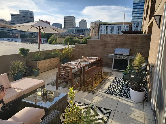 4th image of 230 E Broadway St #403