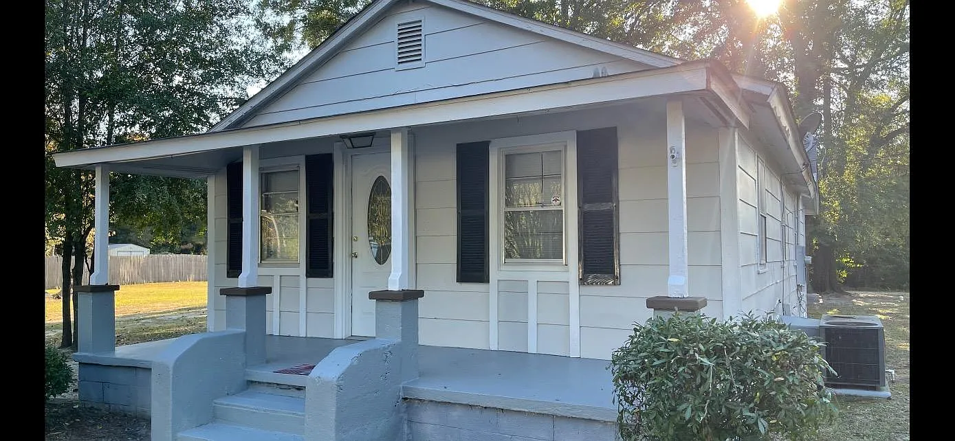 2 bed, 780 sqft, $1,200 — Photo 1