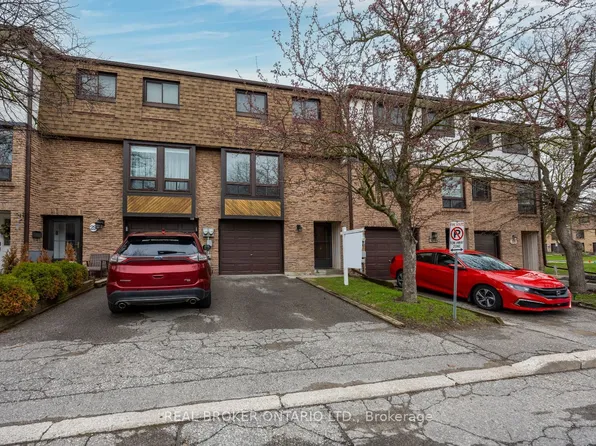 220 Ormond Dr #30, Oshawa, ON L1G 6T5