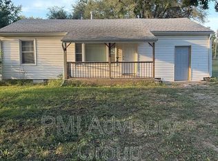 806 W 2nd St, Holton, KS 66436