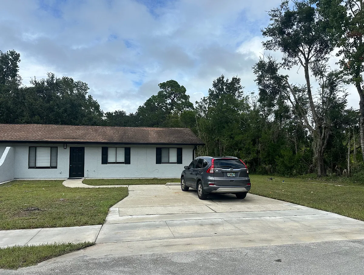 Building Photo - 385 Harmony Way #1