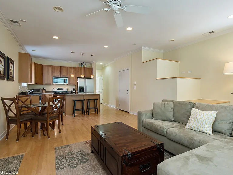 1073 N Paulina St #2 — Photo 2