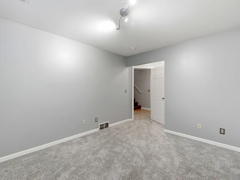1499 Stonefield Dr — Photo 19