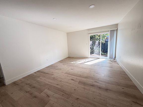 5th image of 7012 Heil Ave #2