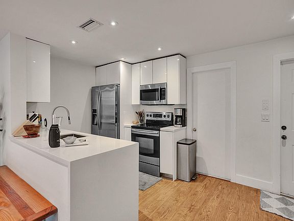 5th image of 1534 Barcelona Way #1534