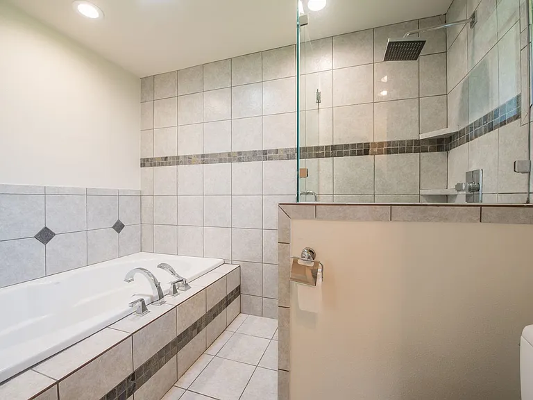 2902 Silverleaf Dr — Photo 18