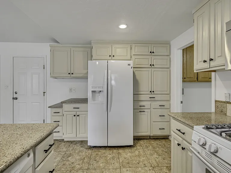 778 S 410 E — Photo 8