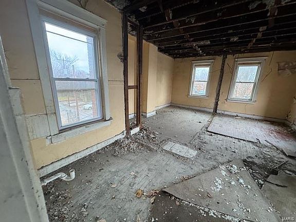 5th image of 4044 Cleveland Ave