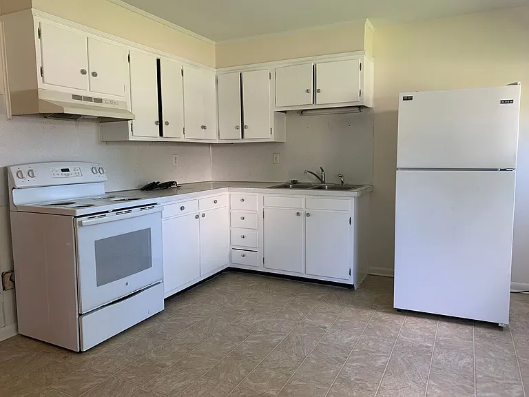 101 Sunset Ave — Photo 2