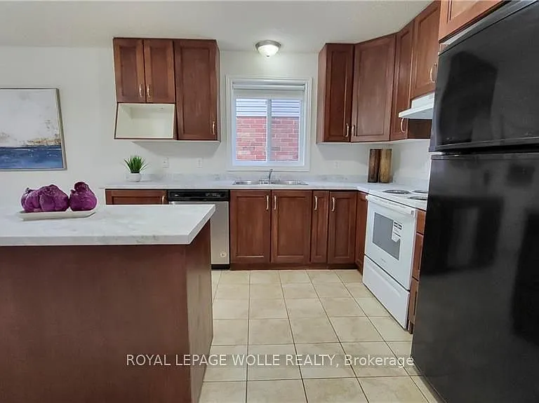 128 Udvari Cres #A — Photo 4