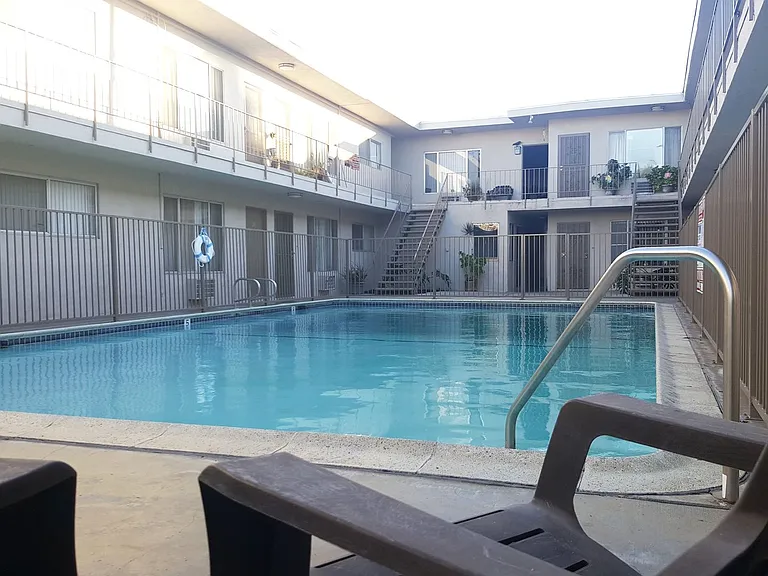 Burke Apartments — Photo 21