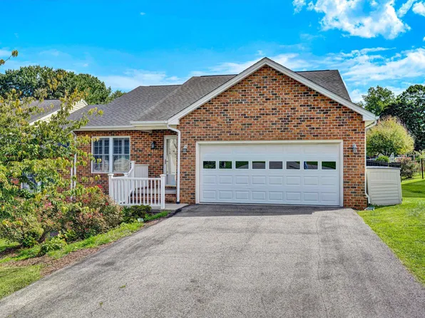 416 Miller St SE, Christiansburg, VA 24073