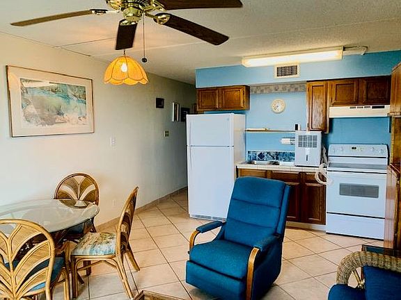 4th image of 5550 Gulf Blvd #202
