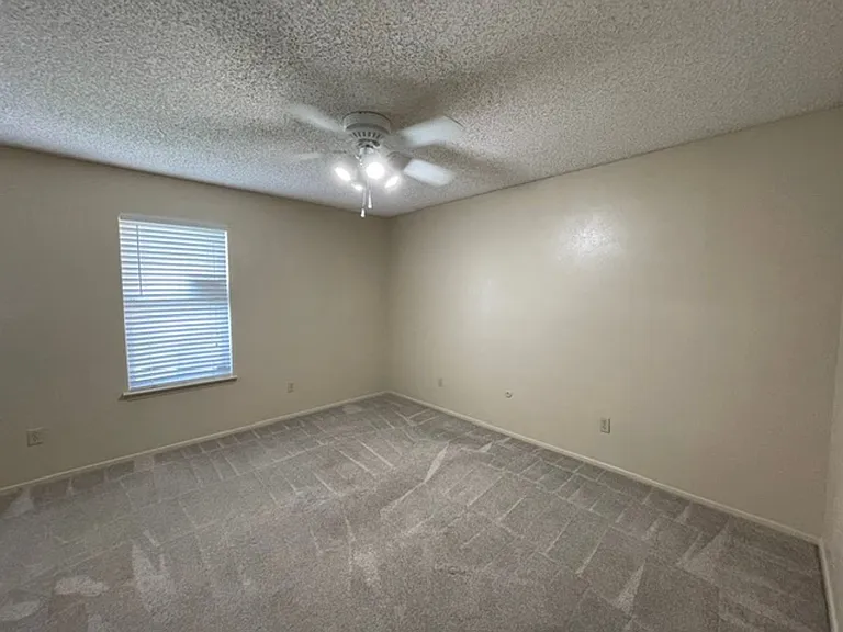 7208 Southridge Trl — Photo 16
