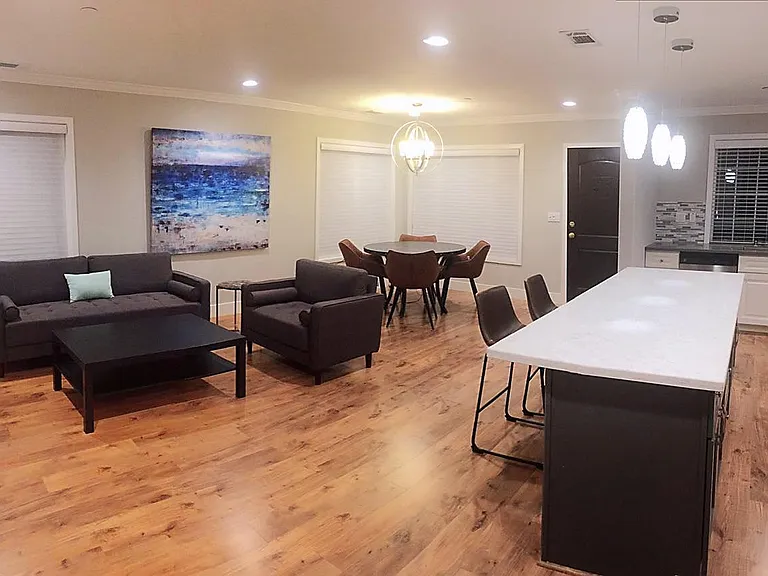 218 Bradford Dr — Photo 4
