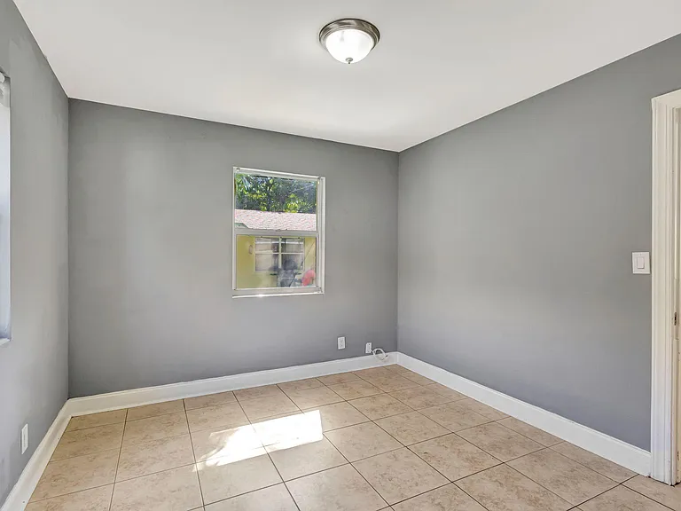 510 48th St — Photo 23