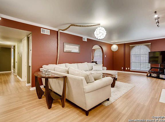 5th image of 8915 Datapoint Dr APT 40B