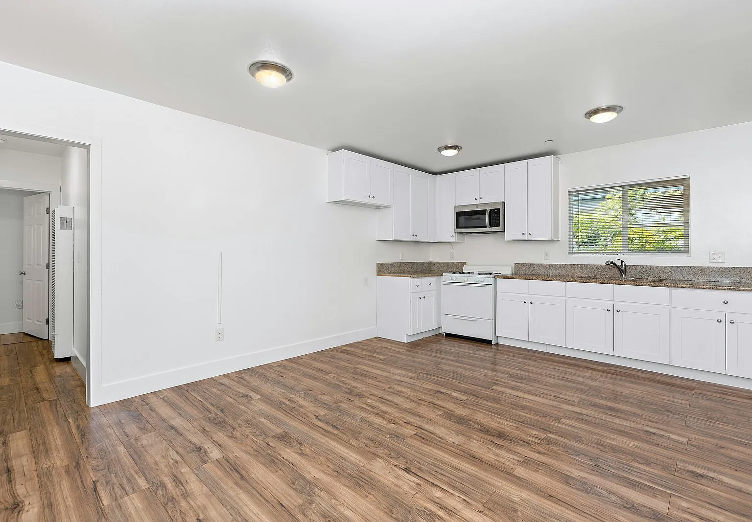 5344 Huntington Drive South, Unit 1 — Photo 3