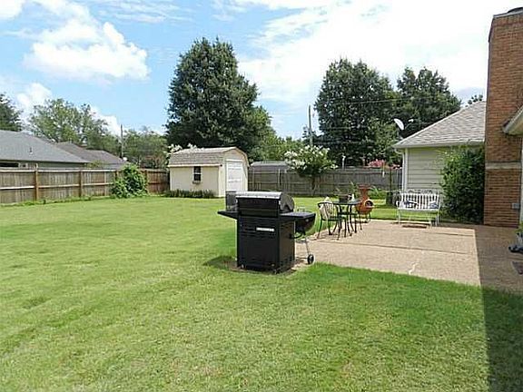 3rd image of 7636 Ivy Hollow Dr