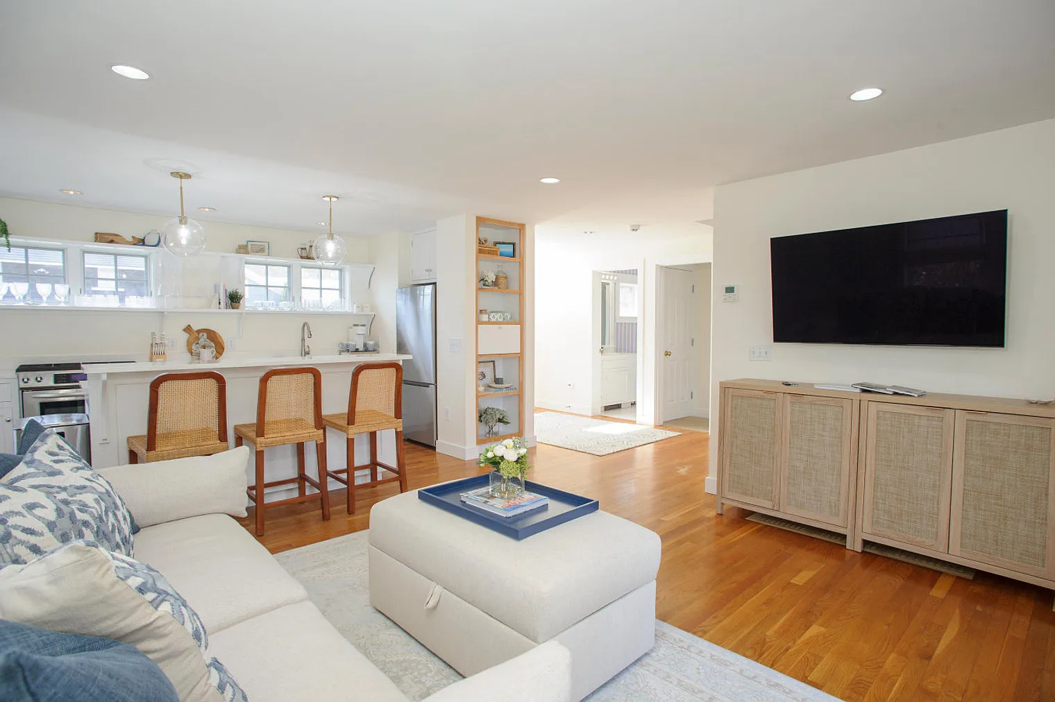 3 bed, 2.0 bath, 1022 sqft, $6,686 — Photo 1