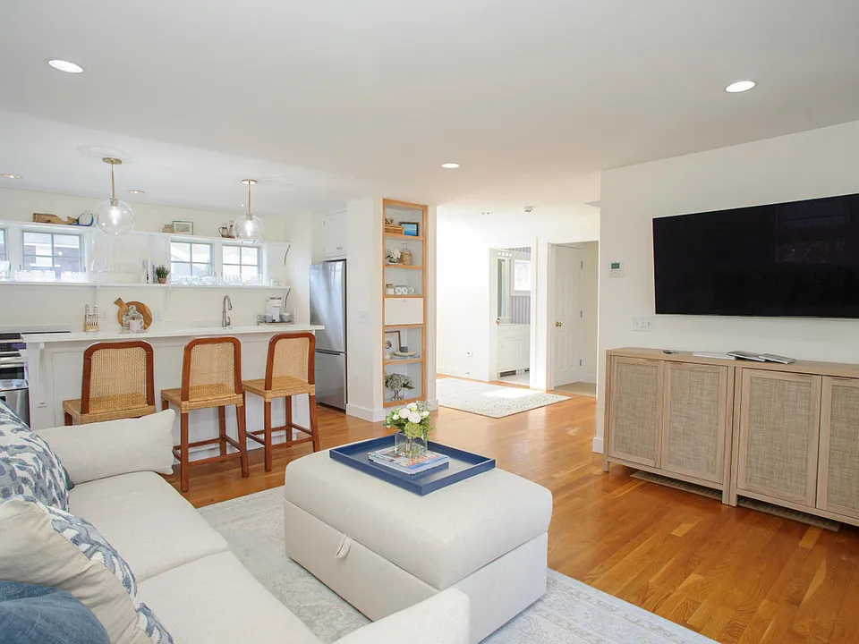 25 Simpson Ave #ID1514679P