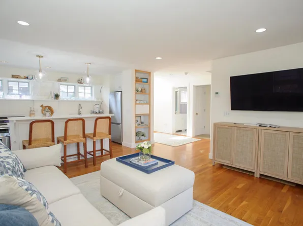 25 Simpson Ave #Id1514679p, Vineyard Haven, MA 02568