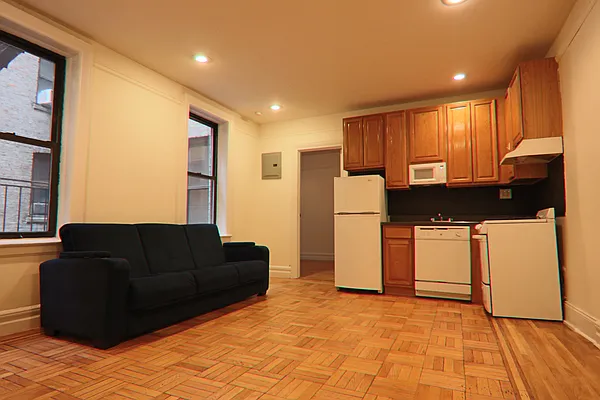 Rented by PMG Real Estate  | media 6