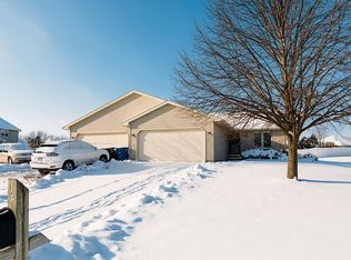 871 Red Hawk Dr, Pulaski, WI 54162
