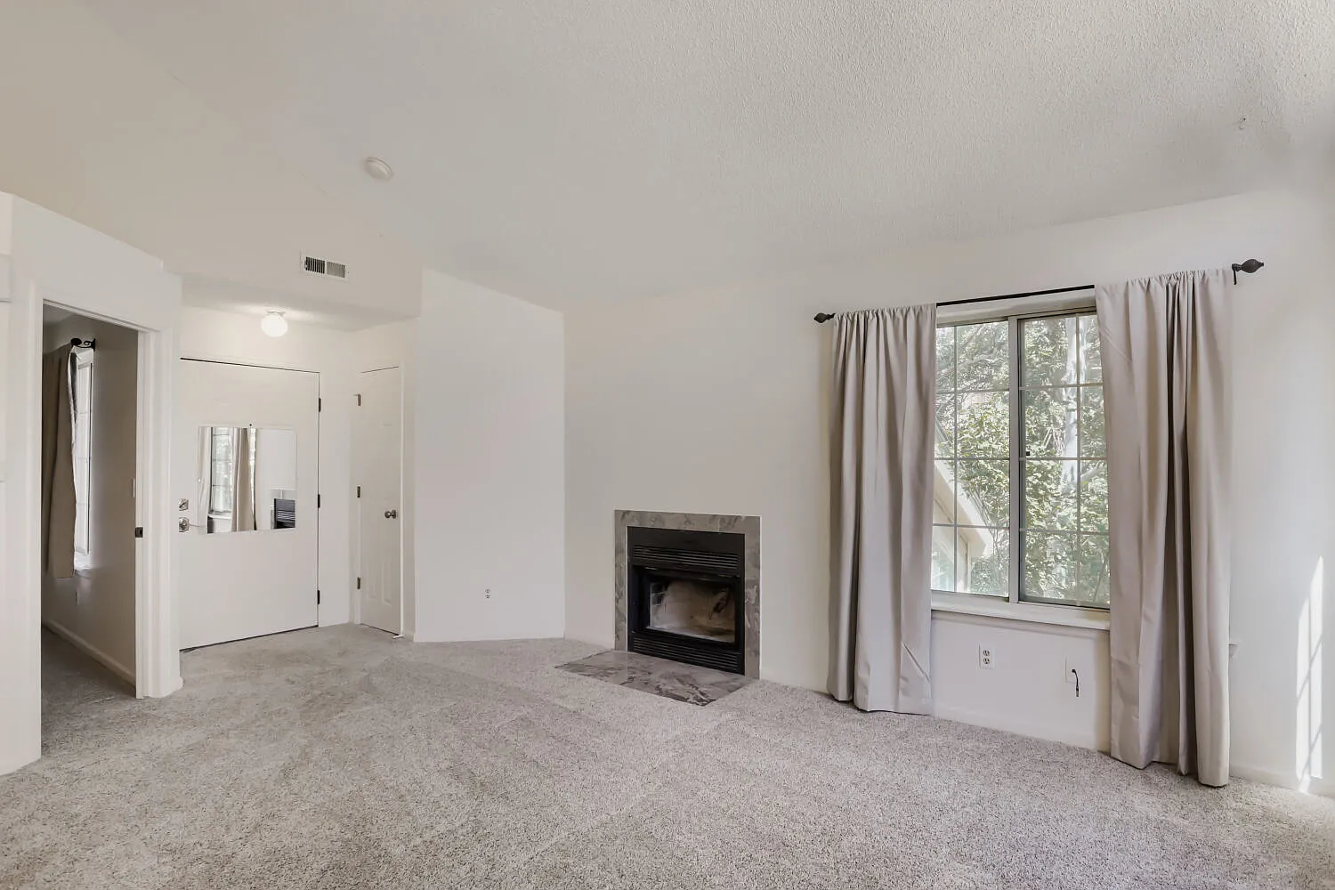 2 bed, 800 sqft, $2,000 — Photo 3