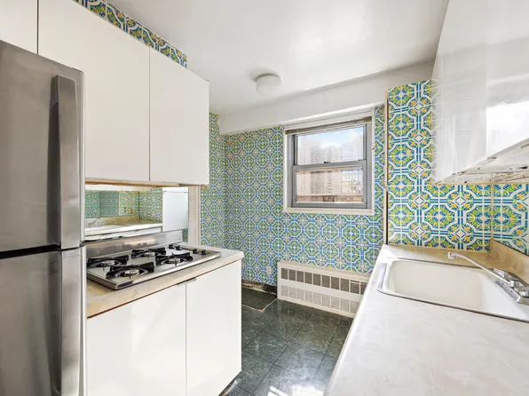 360 East 72nd Street image 9 of 21