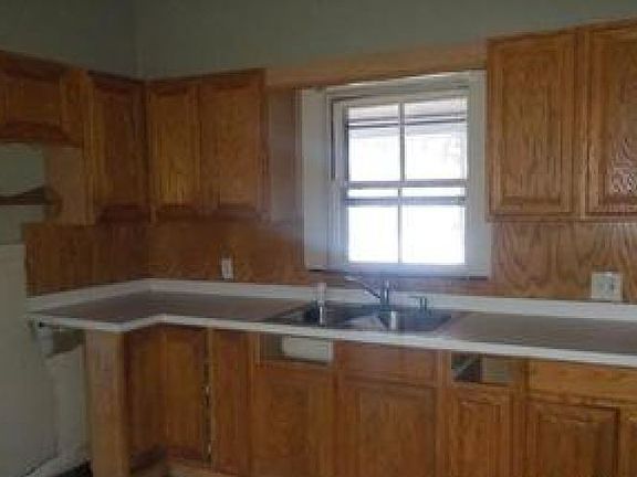 5th image of 104 Sayles Ave