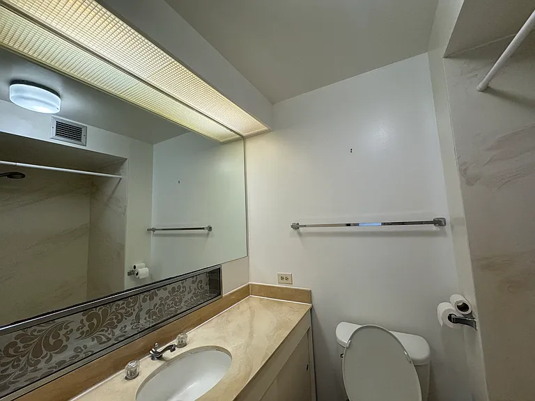 1212 Punahou St #1403 — Photo 8