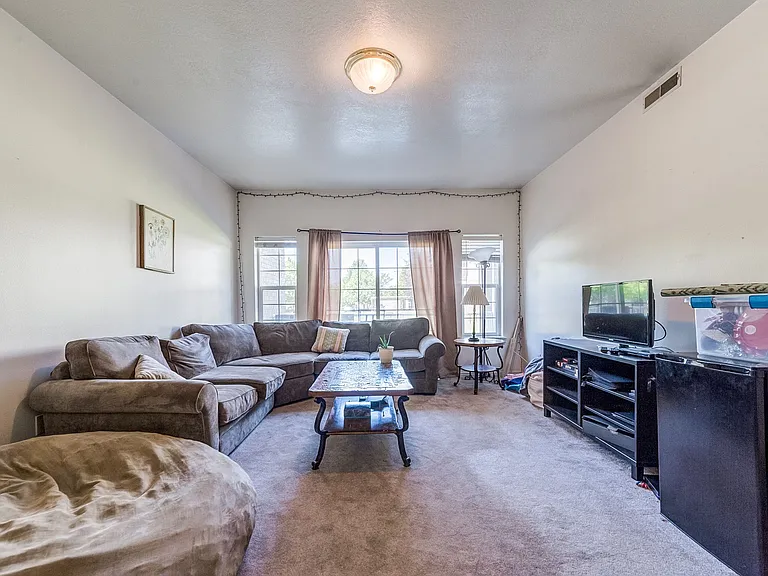 405 N Belmont Pl #152 — Photo 3