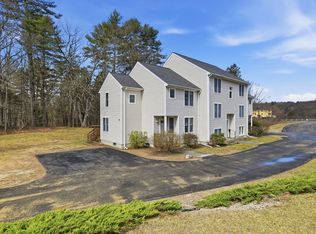 10 Meadowbrook Ct #10, Oxford, MA 01540
