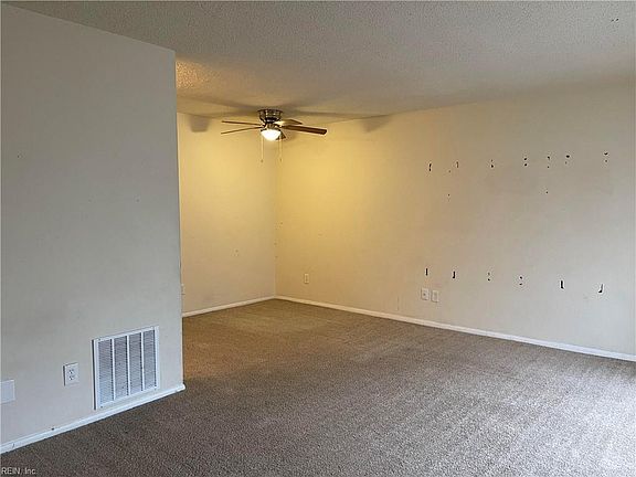 Foyer view in to Living Room